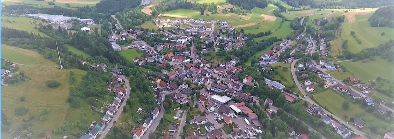 Luftbild von der Gemeinde Glatten